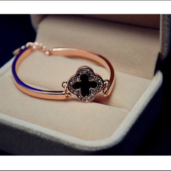 LAST 1.  Silver / BLACK Four leaf clover bracelet. - Picture 5 of 8